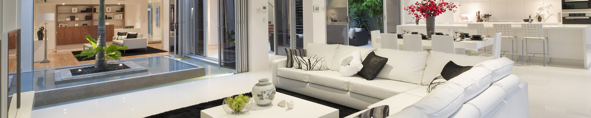 nowoczesny apartament z białą sofą